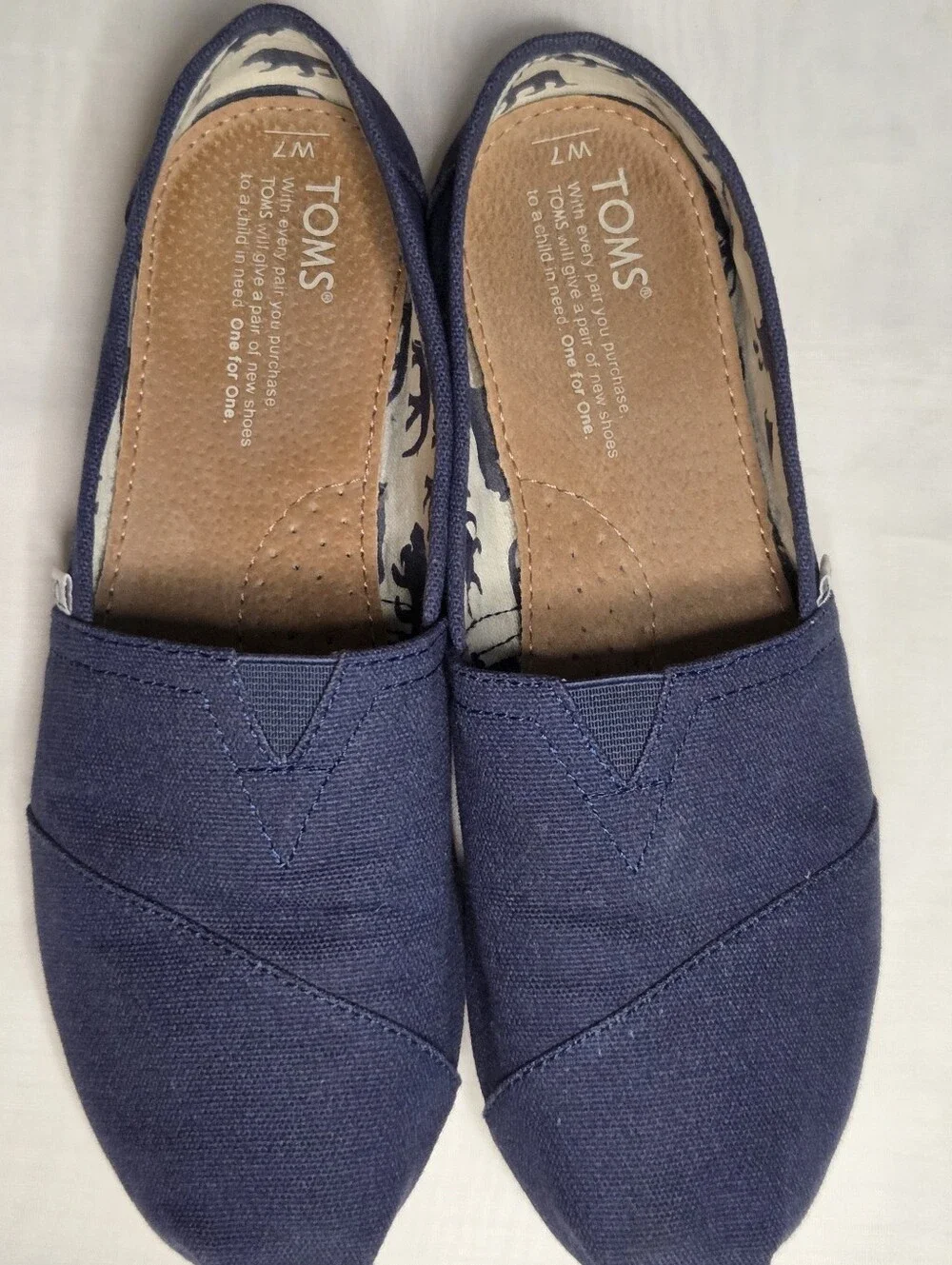 TOMS Womens Navy Canvas Slip-Ons with Animal-Print Lining Fisherman - Picture 2 of 4